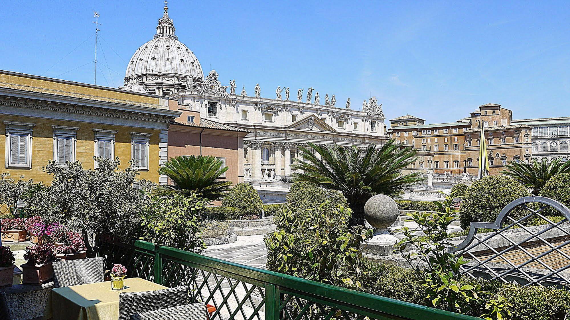 Residenza Paolo Vi Hotel 4*