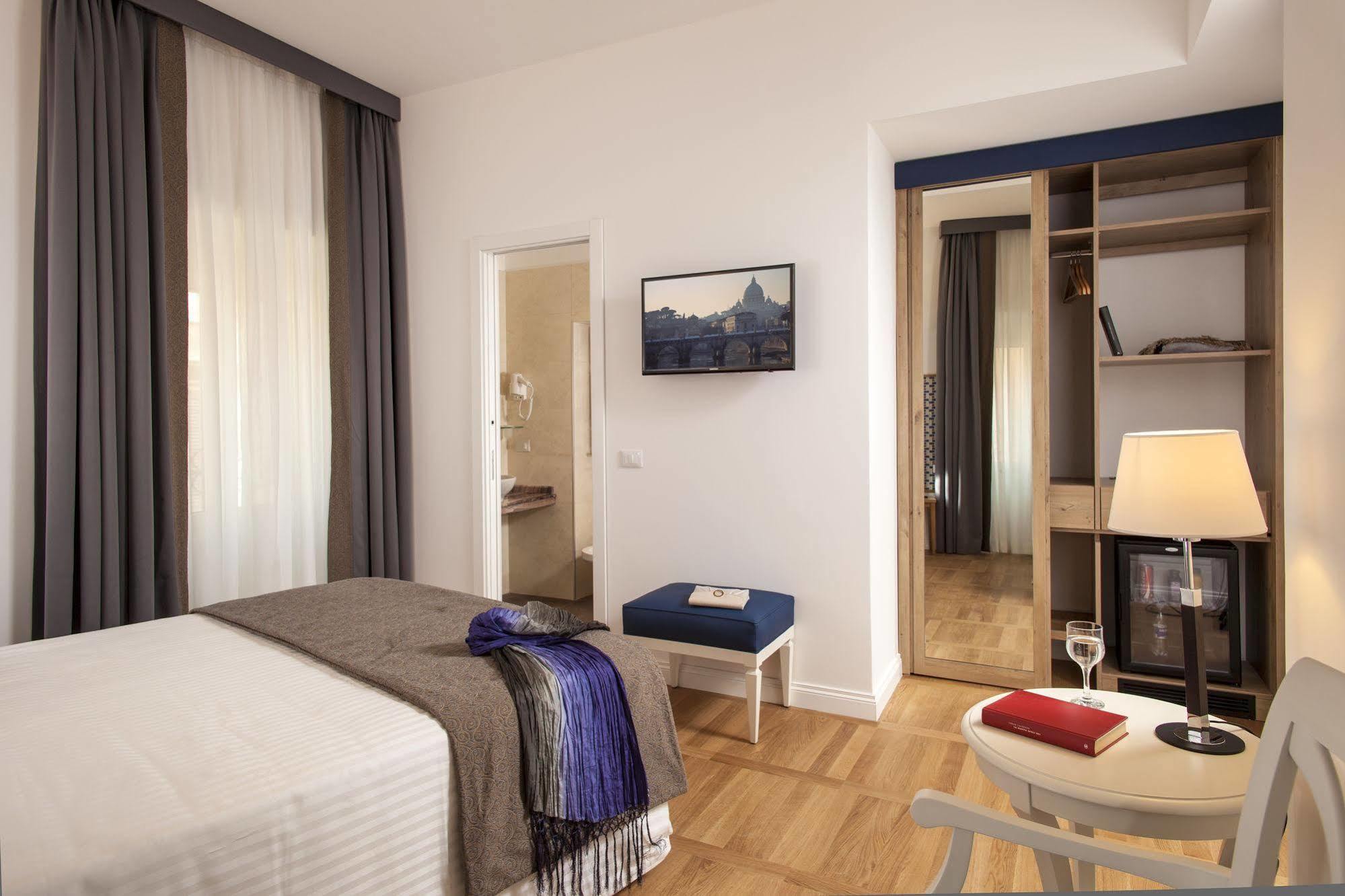 Floris Hotel 3*