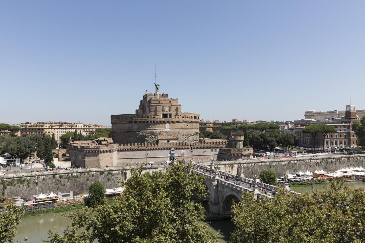 Six-bedroom On Lungotevere Degli Altoviti Apt 19