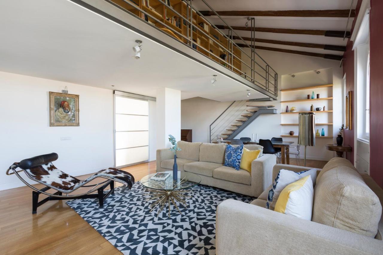 Six-bedroom On Lungotevere Degli Altoviti Apt 19 *
