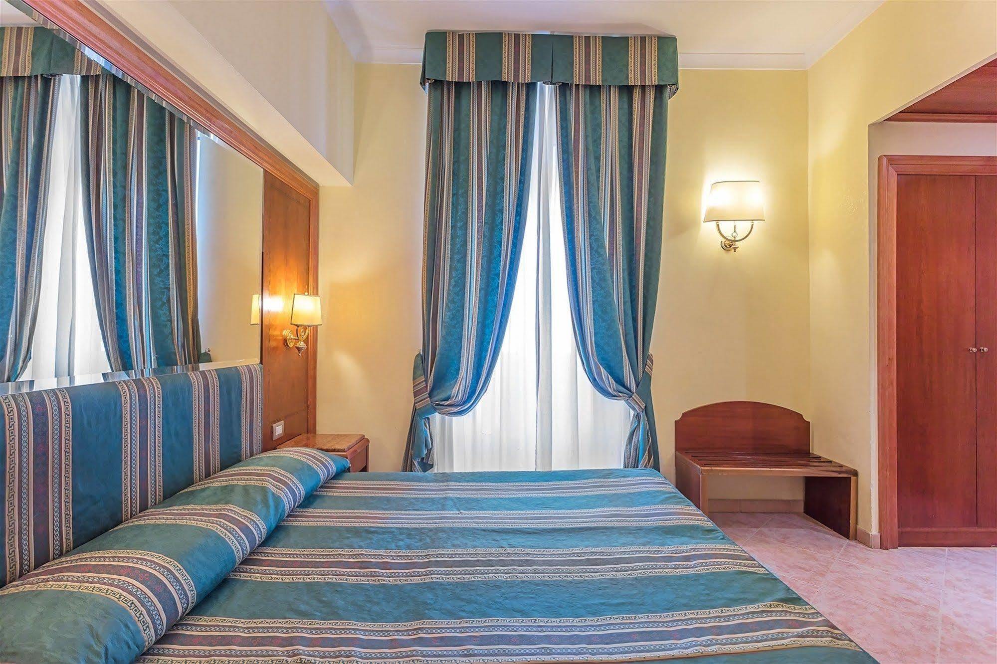Raeli Lux Roma