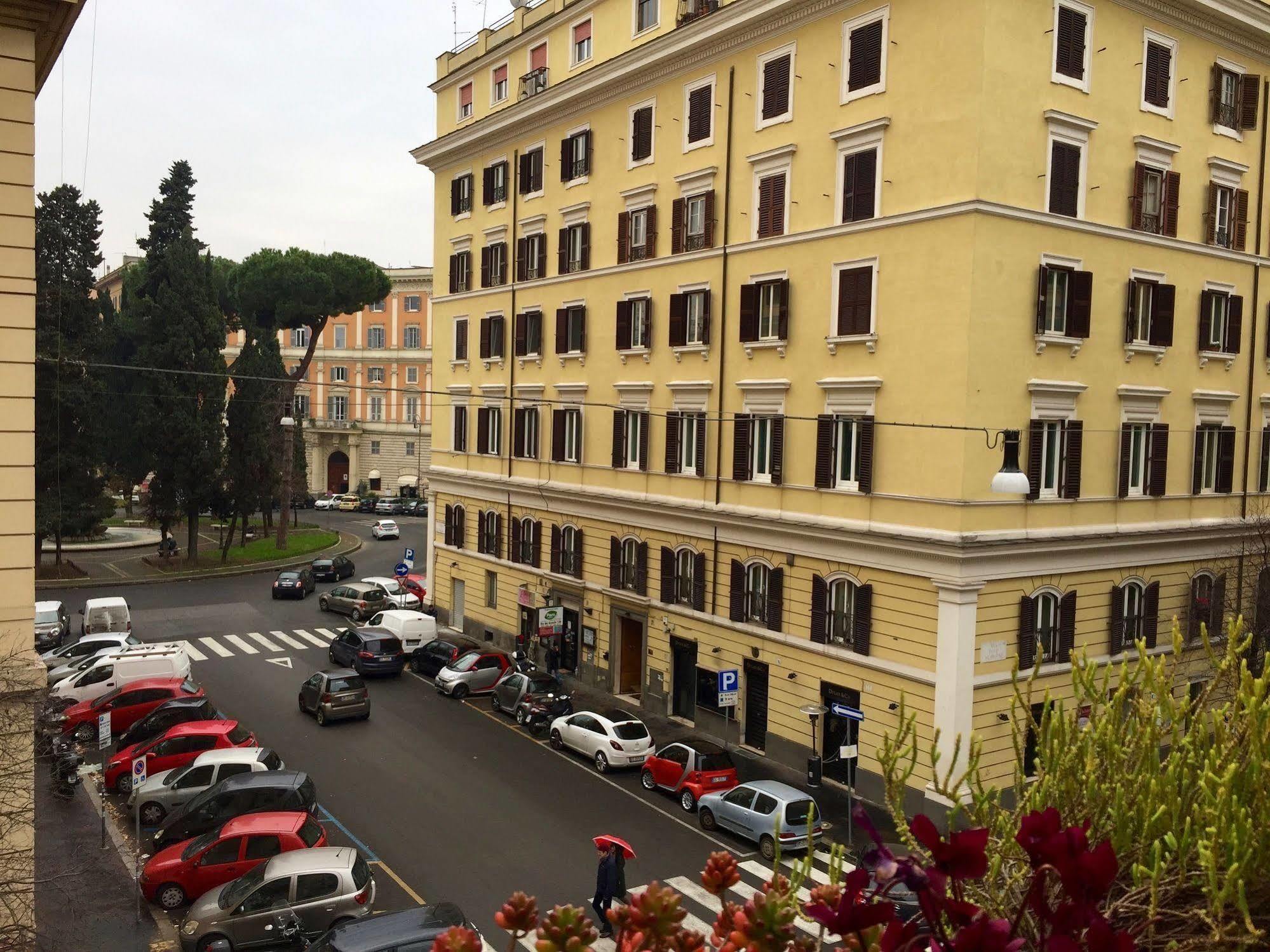 Sistine Affittacamere 2*