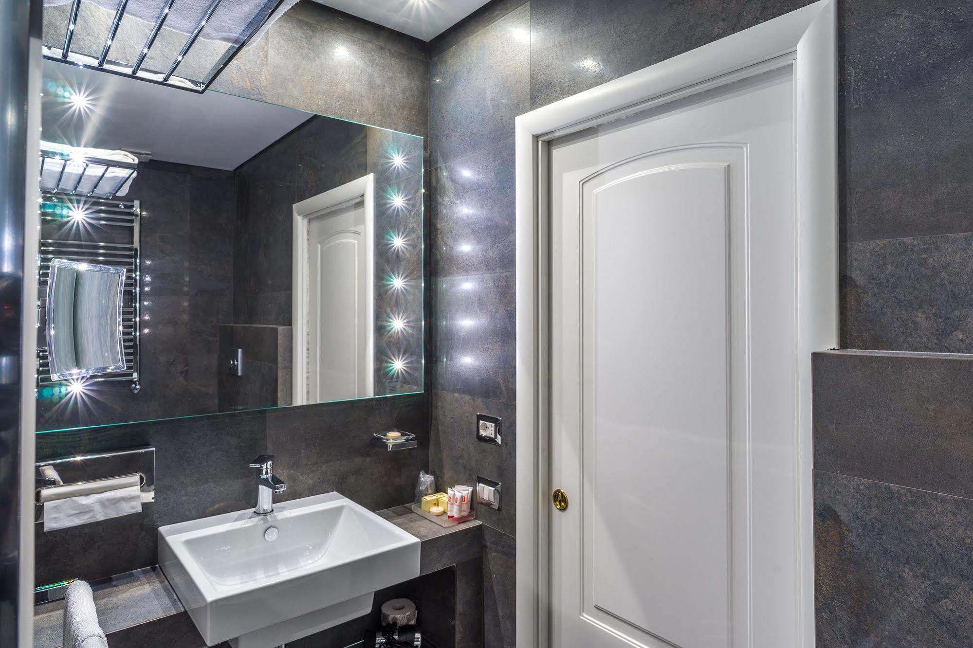 Les Diamants Spanish Steps Hotel