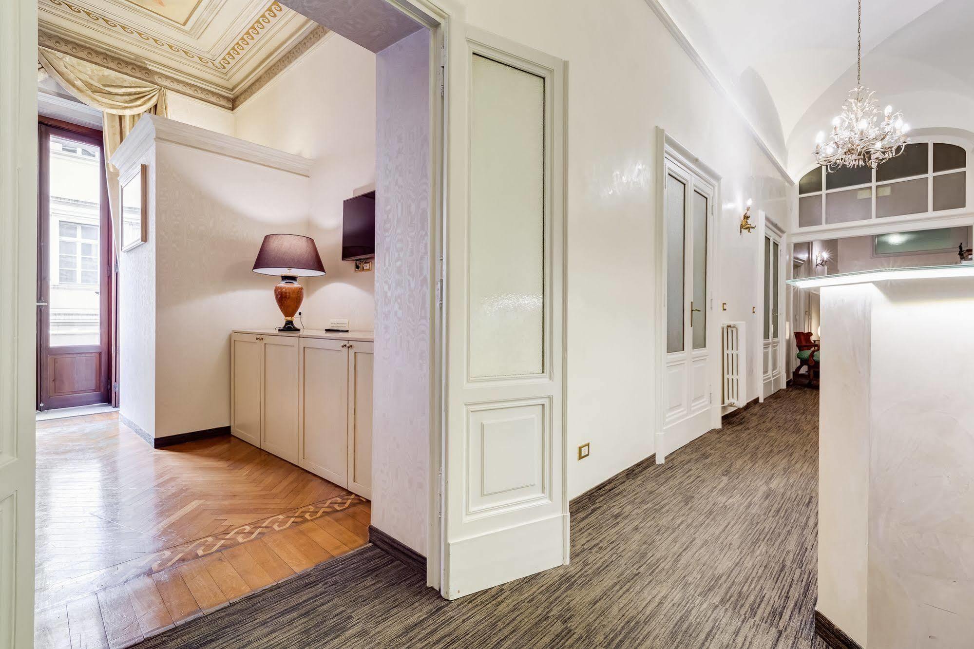Affreschi Su Luxury Rome
