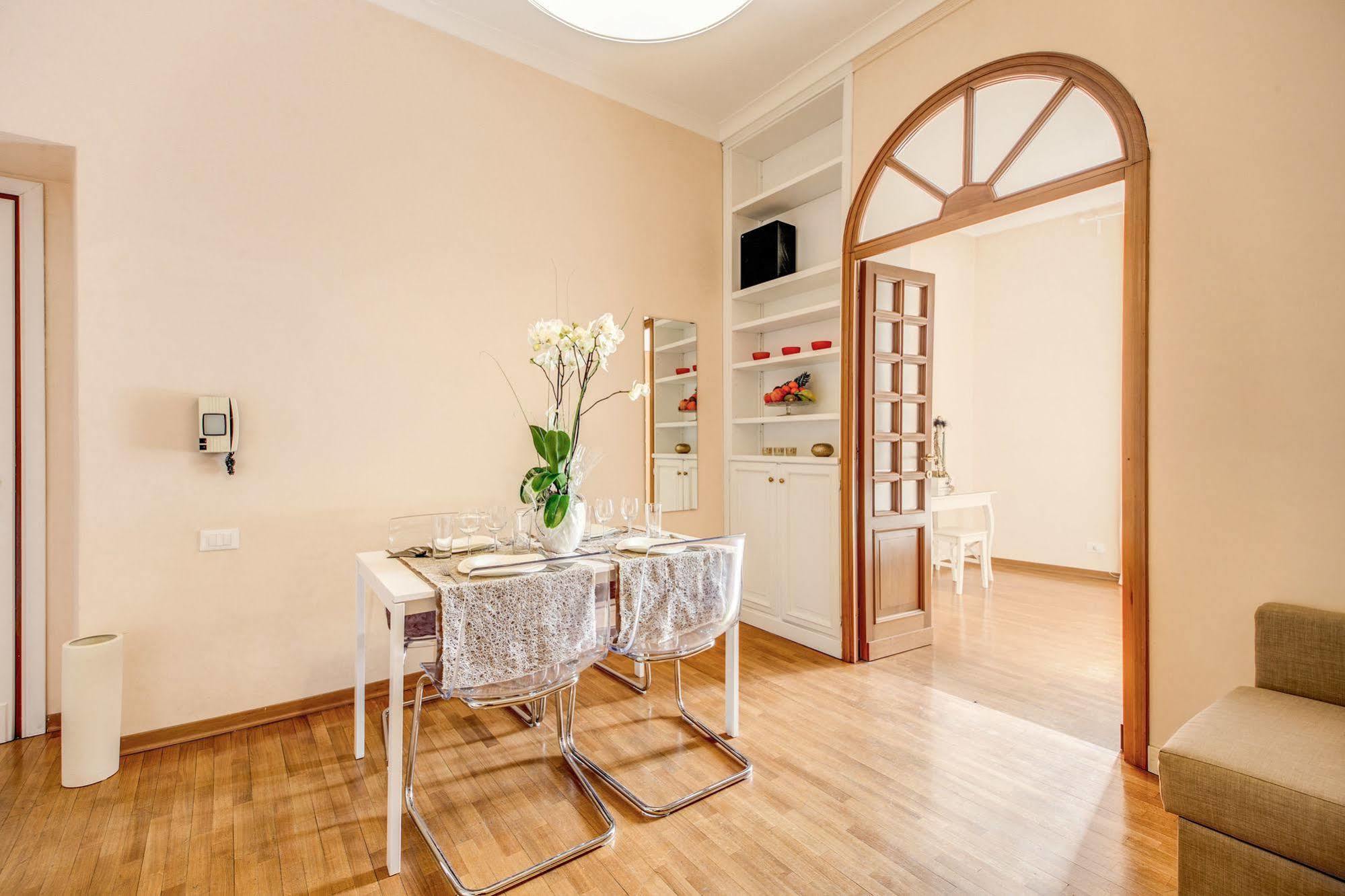 Appartamento Elegant Behind The Colosseum
