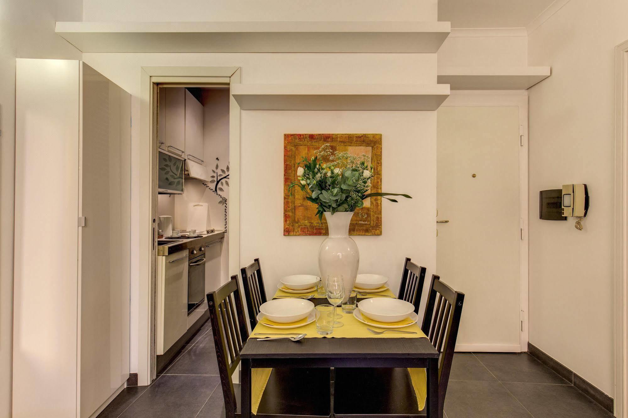 Appartamento Elegant Behind The Colosseum *