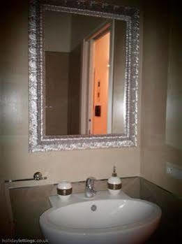 Your Rhome * Rom