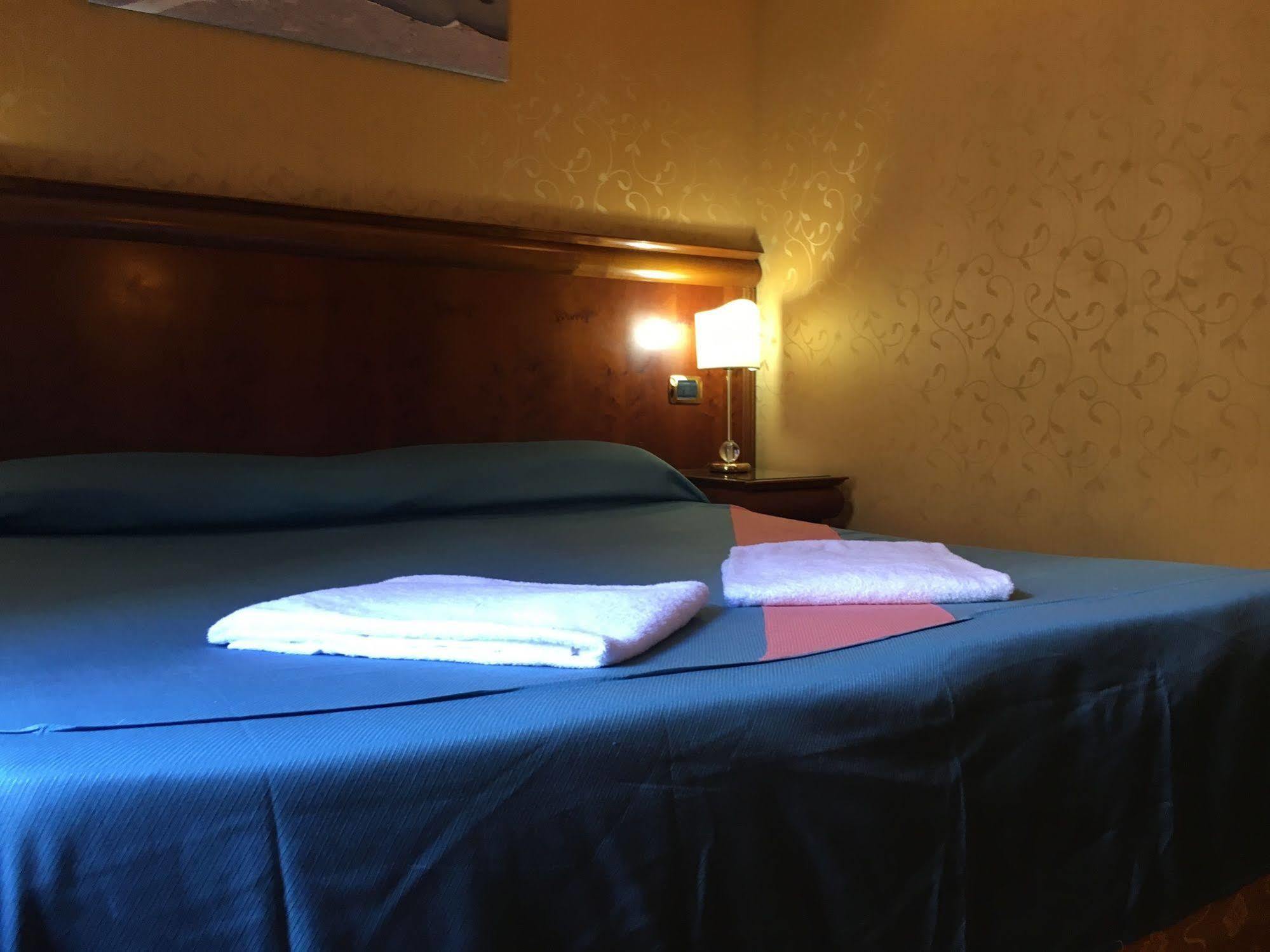 Hotel Divine