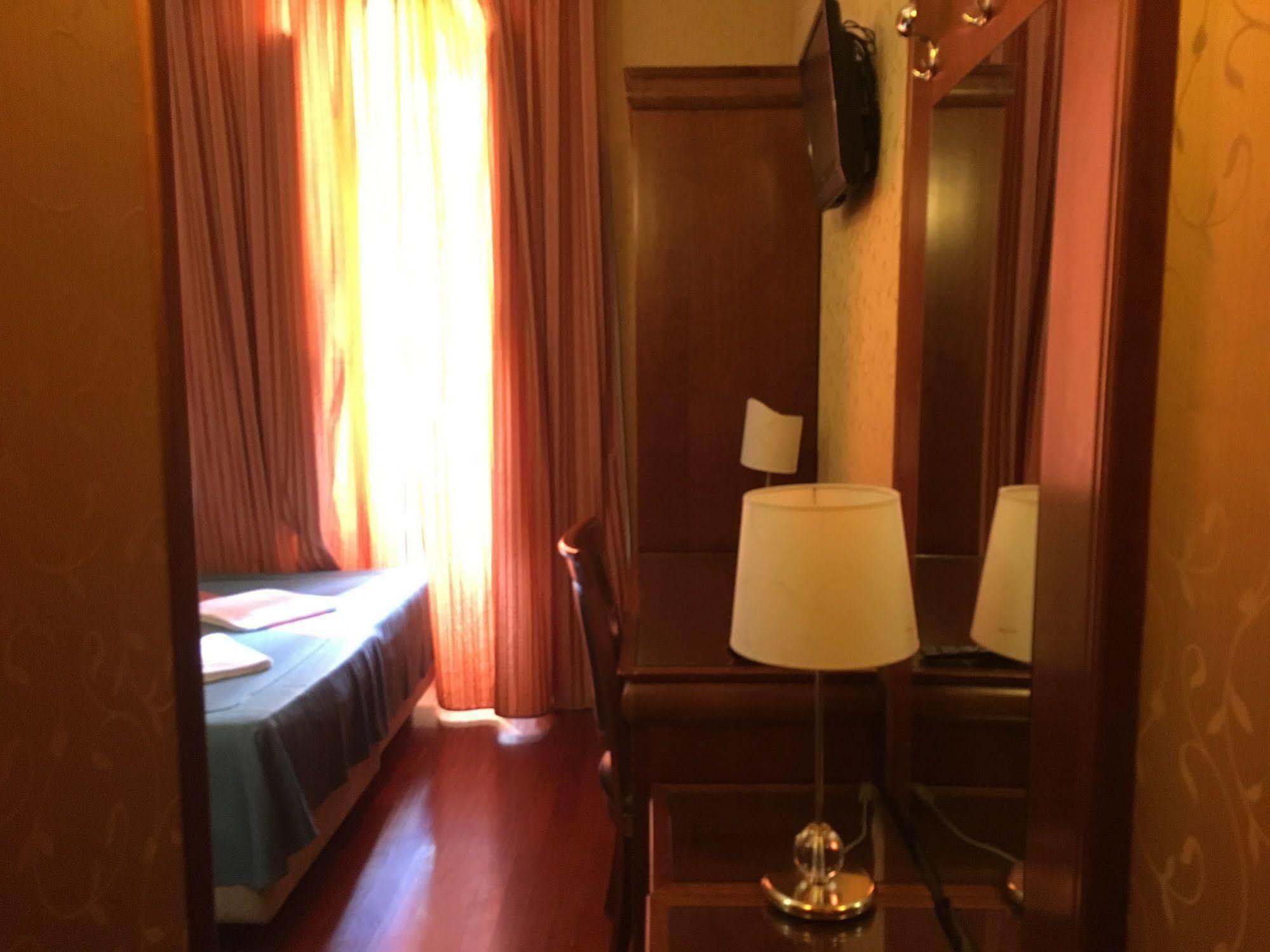 Divine Hotel