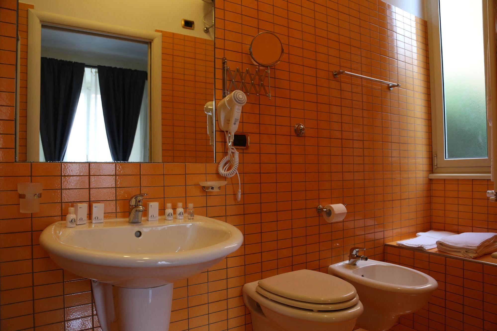 Frühstückspension Dhome 3*