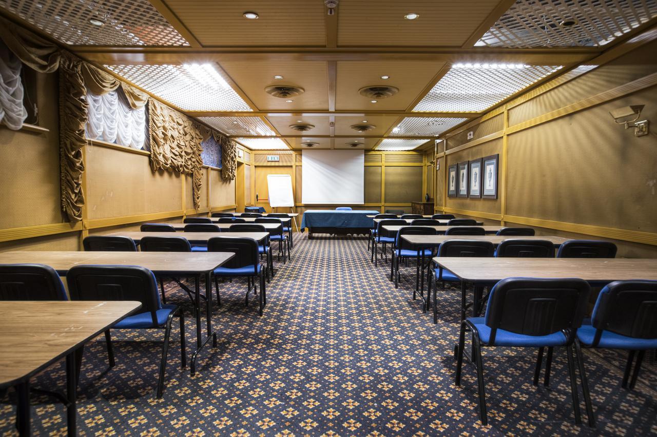 Grand Colony Hotel
