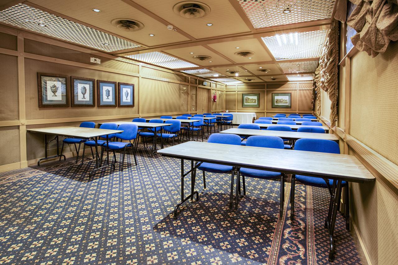 Grand Colony Hotel