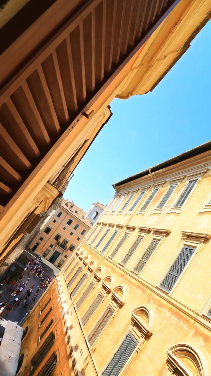 Pietra Square Roma