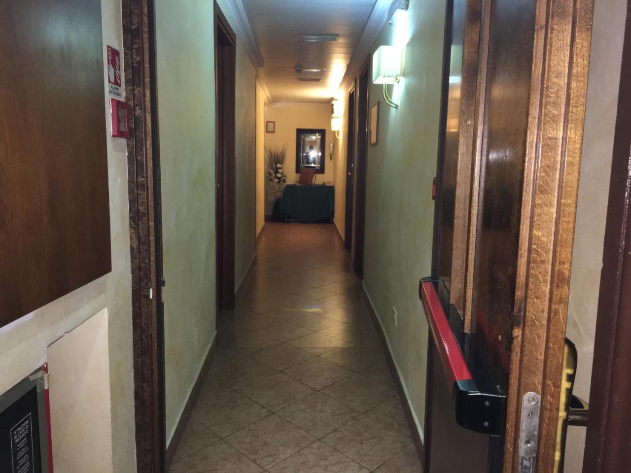 Divine 2* Roma