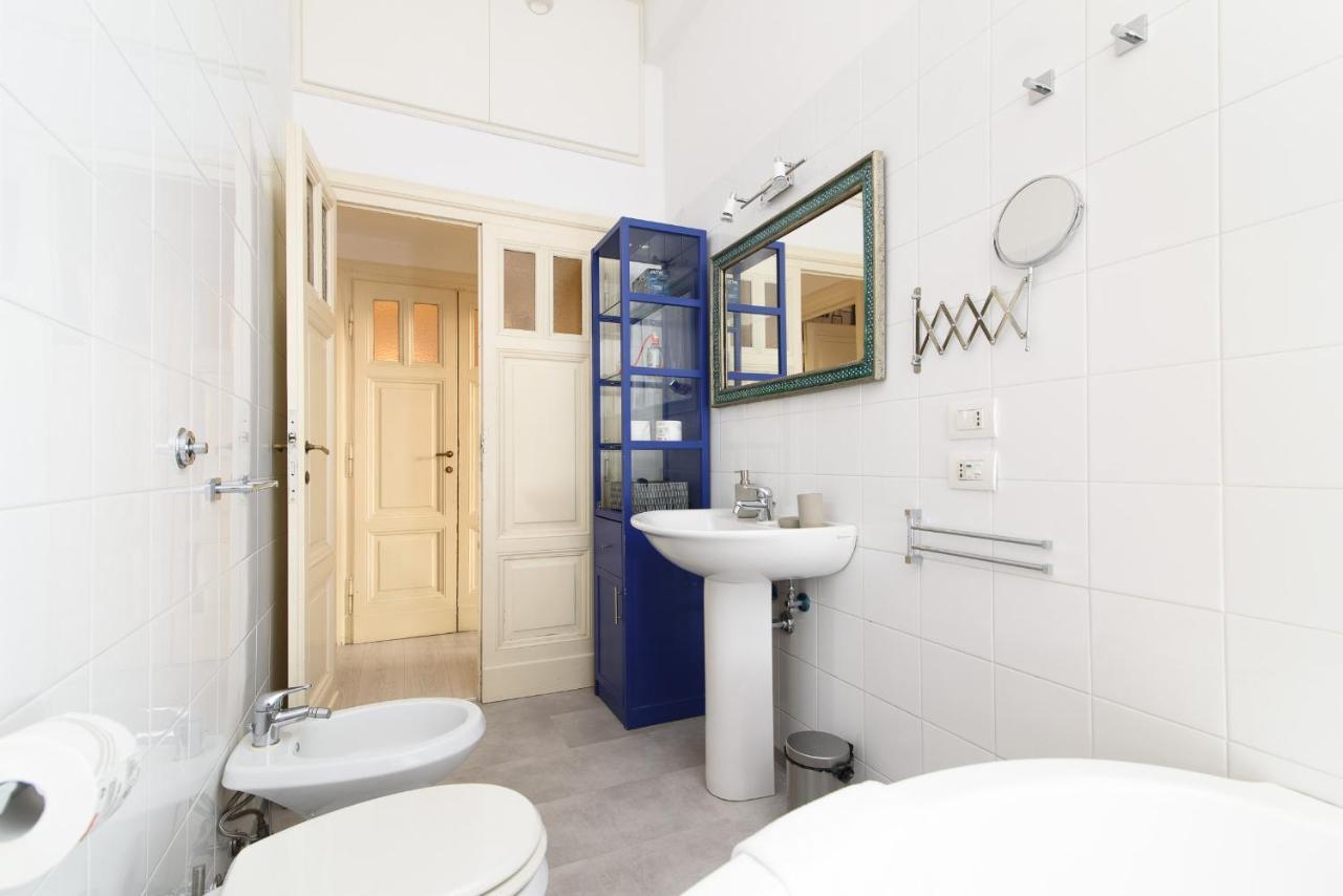 White Napoleone Apartamento Roma