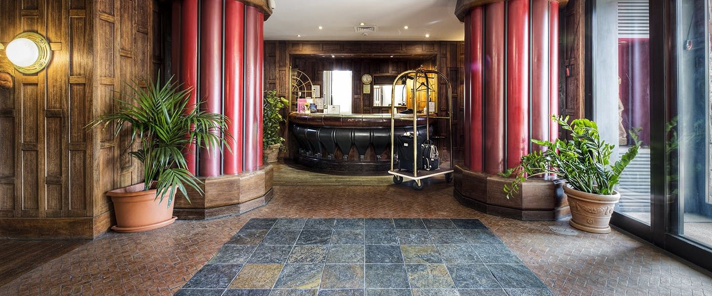Grand Colony Hotel 3*