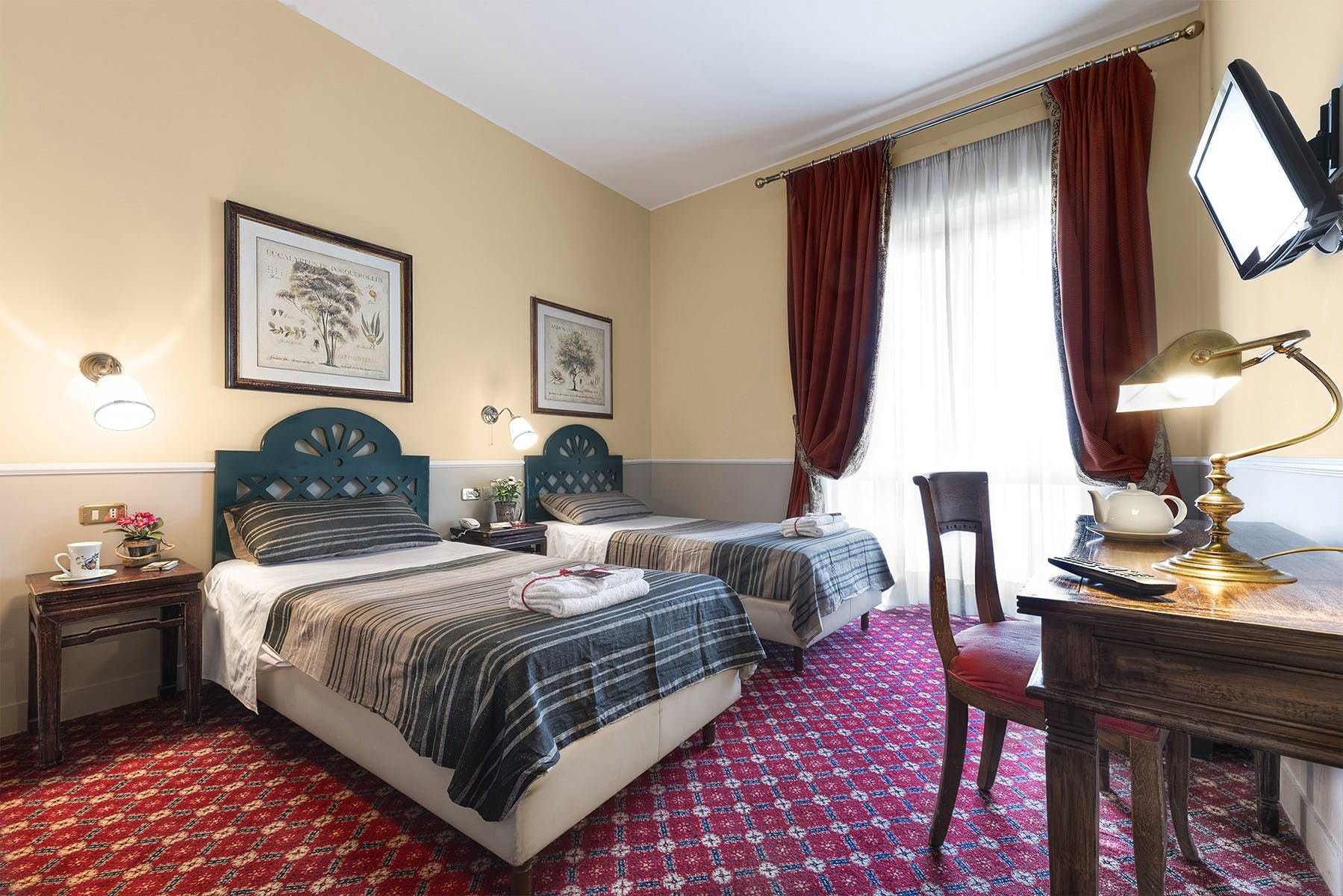 Grand Colony Hotel 3*