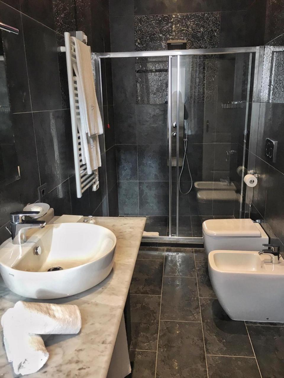 Via Veneto 3* Roma