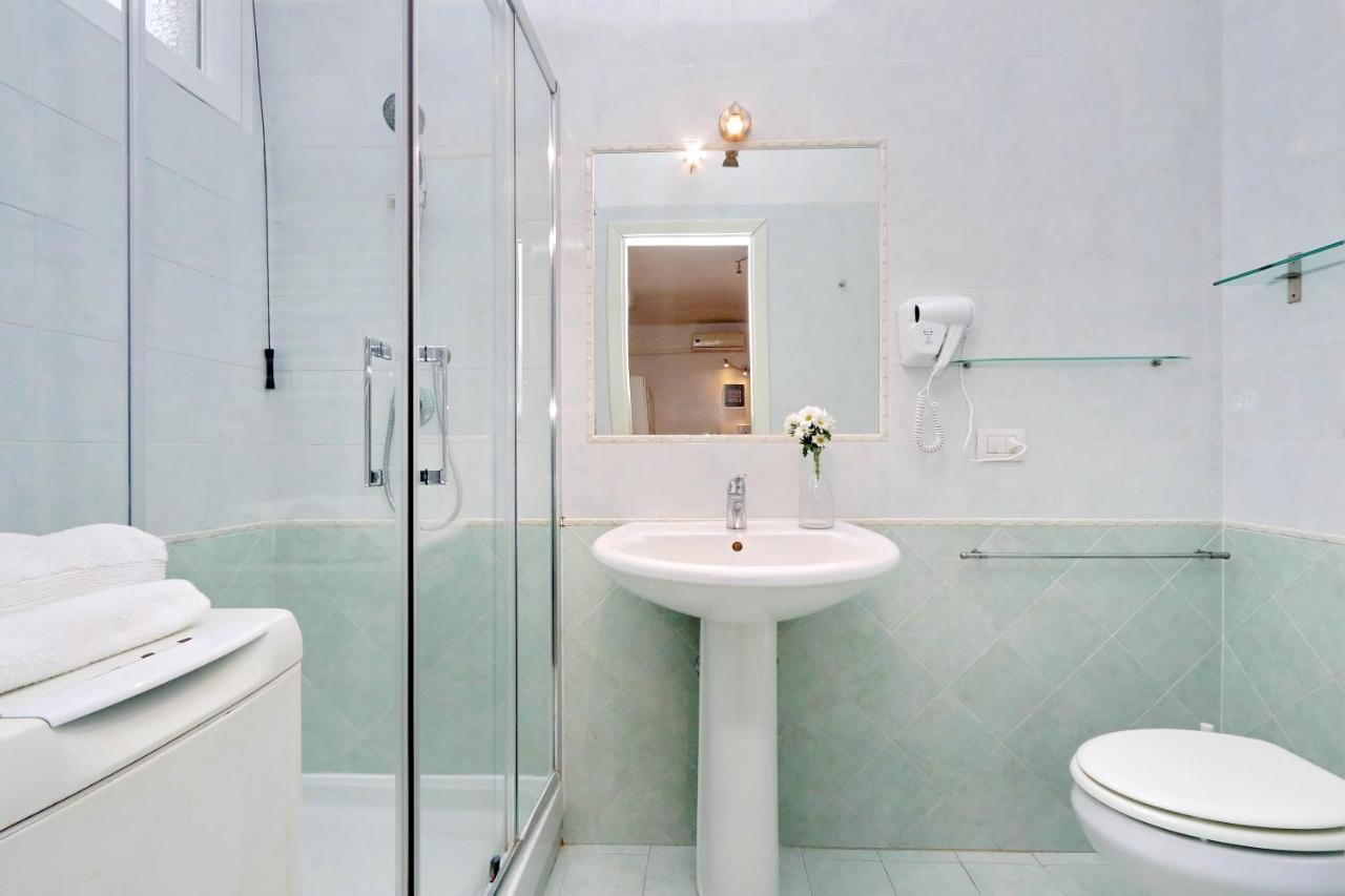 Apartment Holiday Rental St Peter'S Area Rom