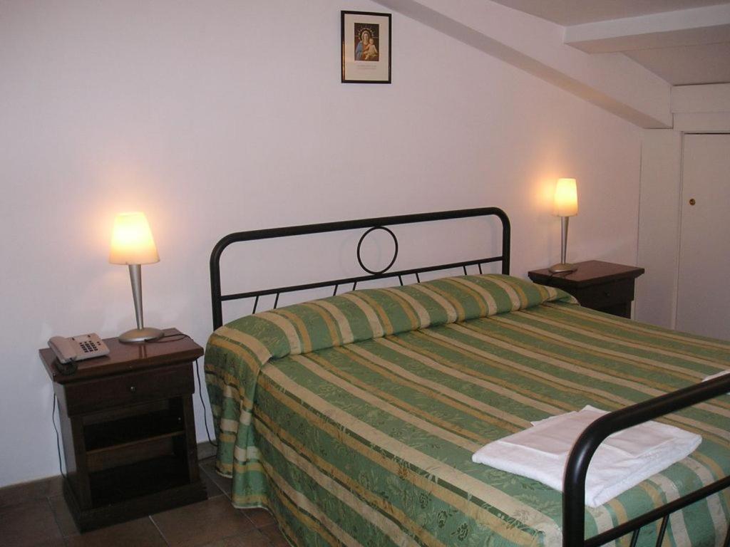 Casa Di Santa Francesca Romana A Ponte Rotto