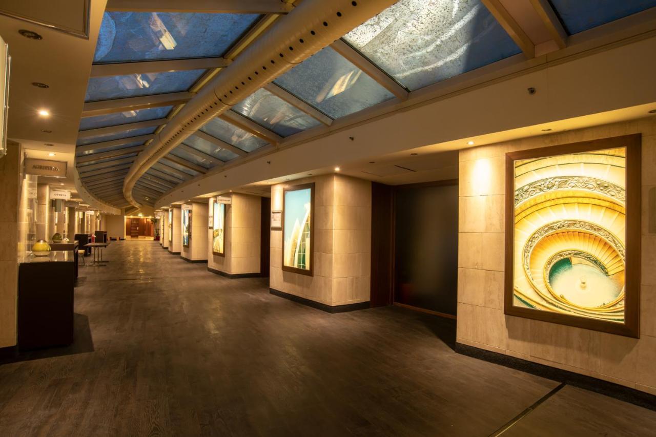 Mercure West Hotel 4*