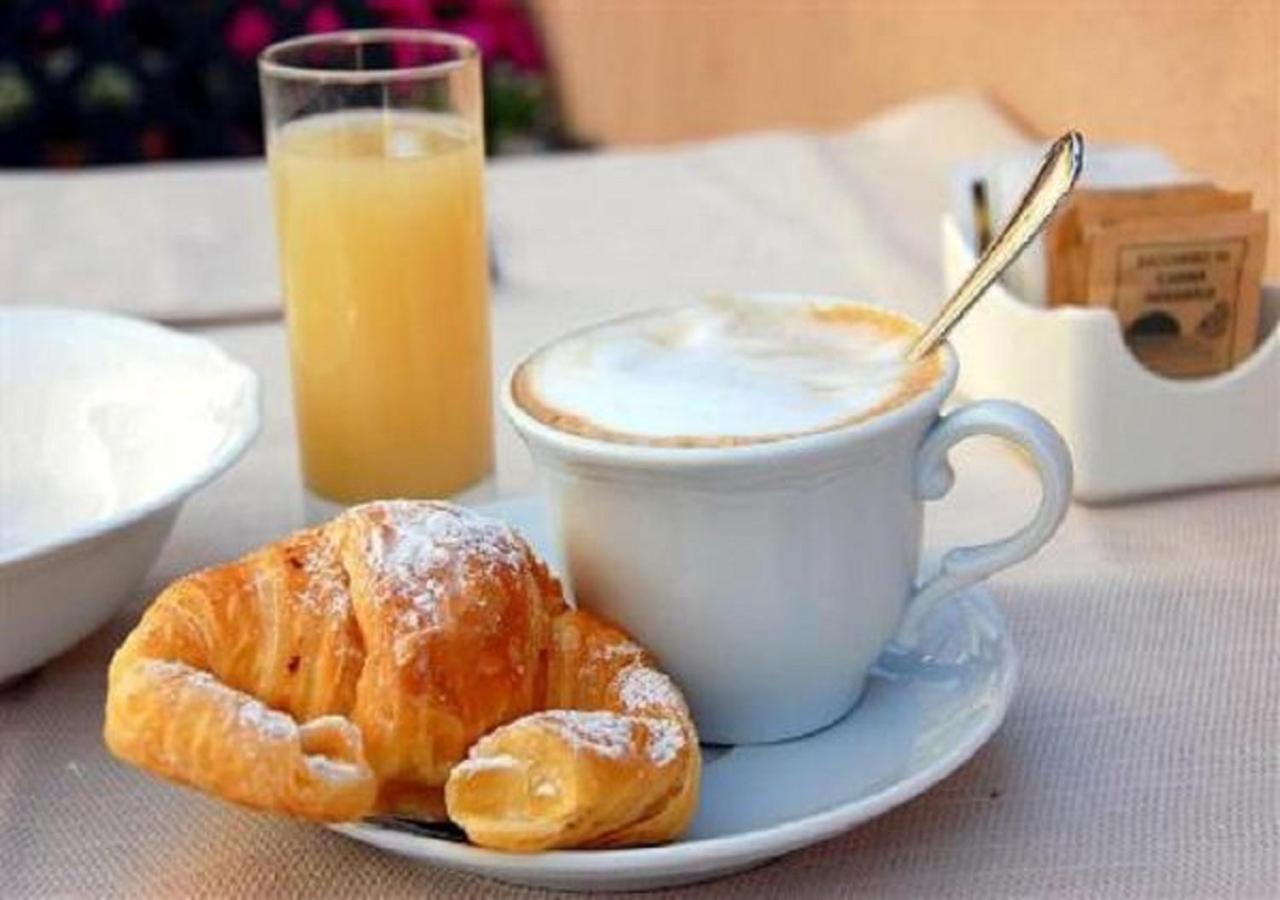 Relais Sistina Bed & Breakfast 2*