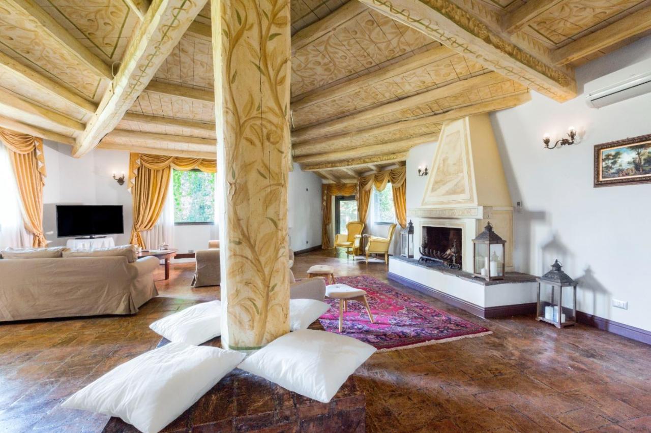 Castello Di Tor Crescenza Bed & Breakfast 3*
