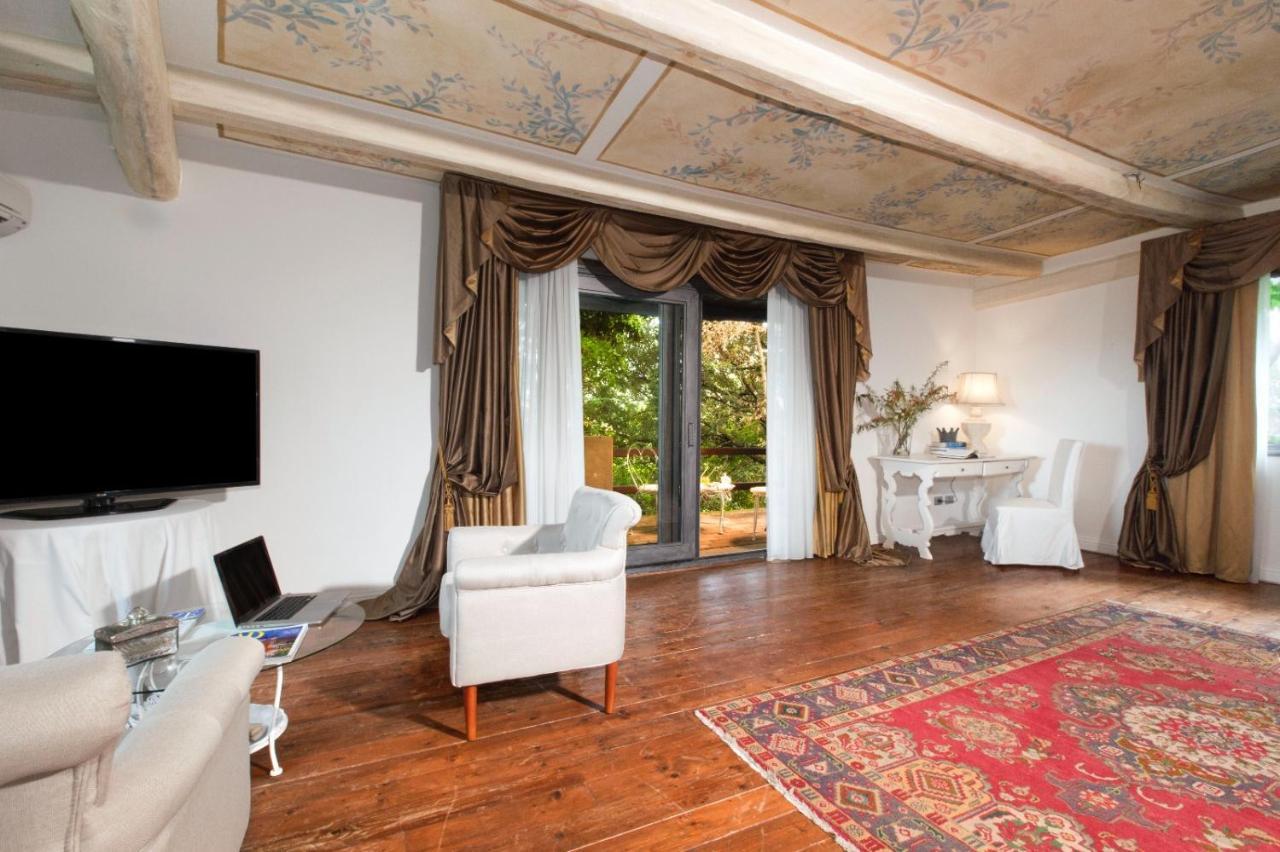 Castello Di Tor Crescenza 3* Roma