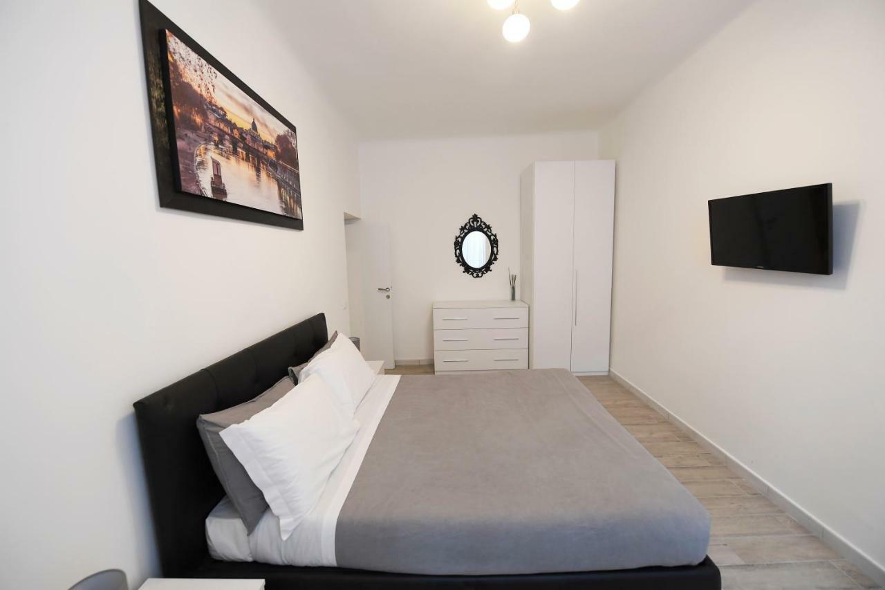 Easy Holidays - Colosseo Apartment