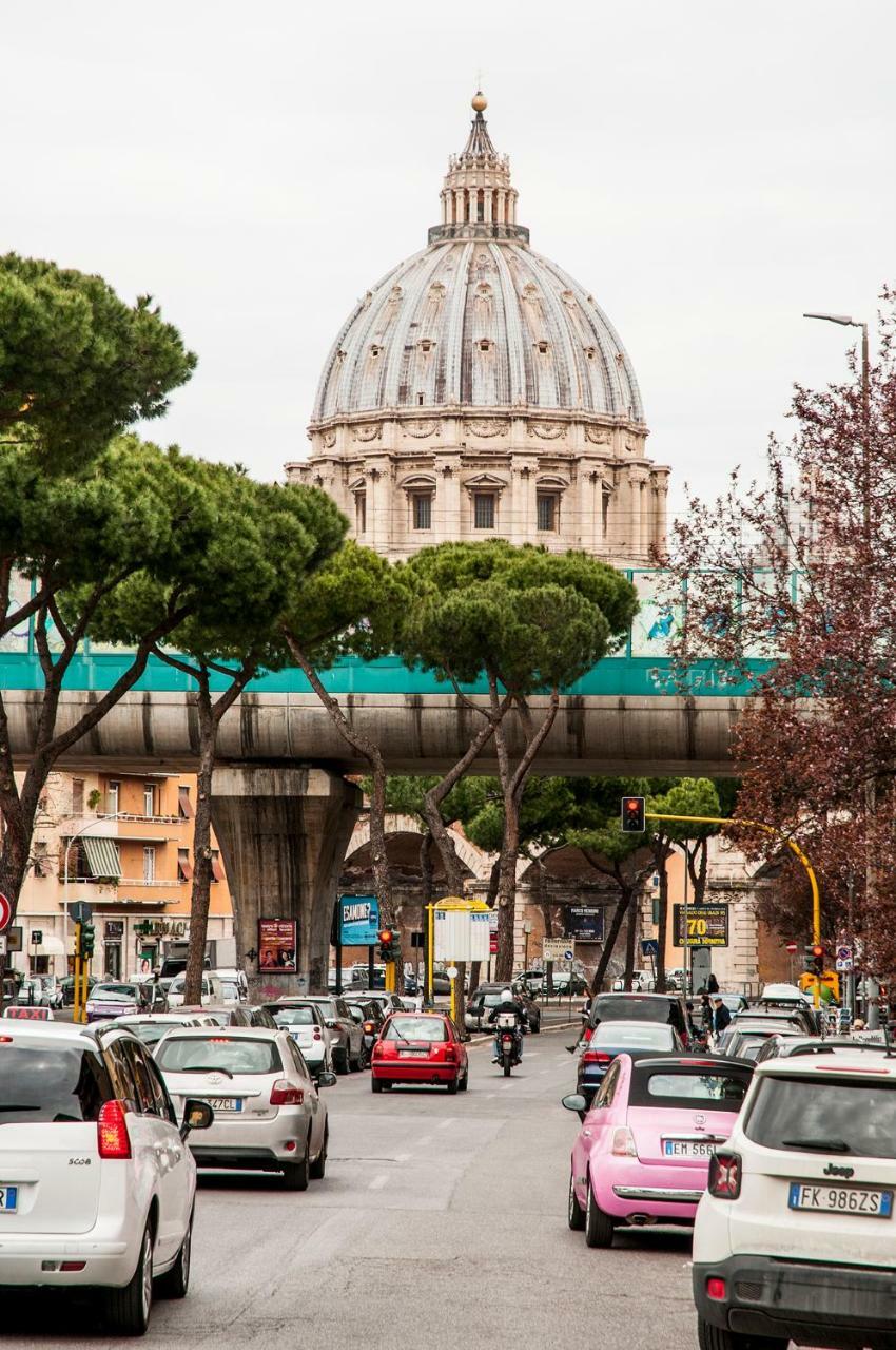 Vatican Museums Roomy