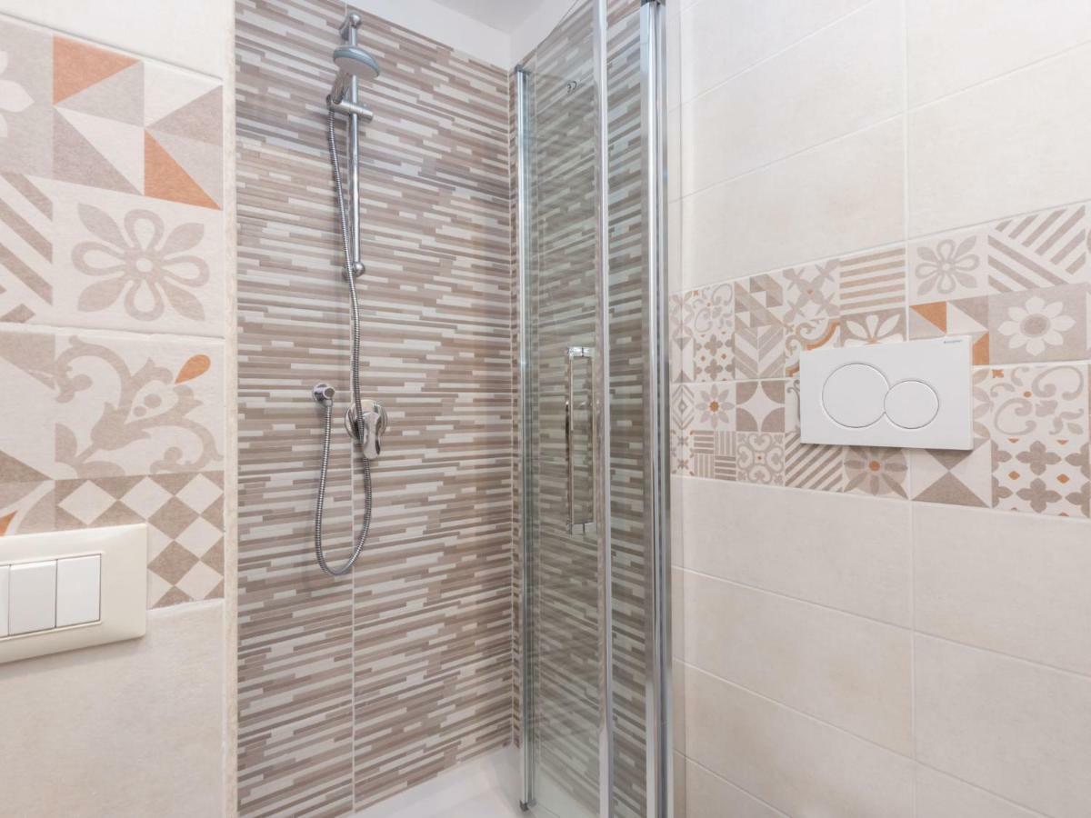 Vittorio Emanuele By Interhome * Roma