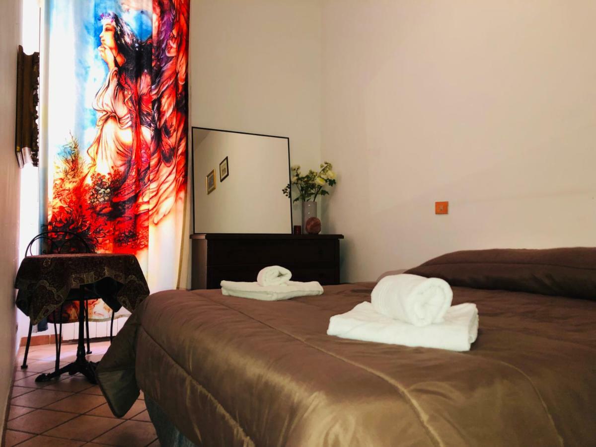 Gjestgiverier Parisa Roma