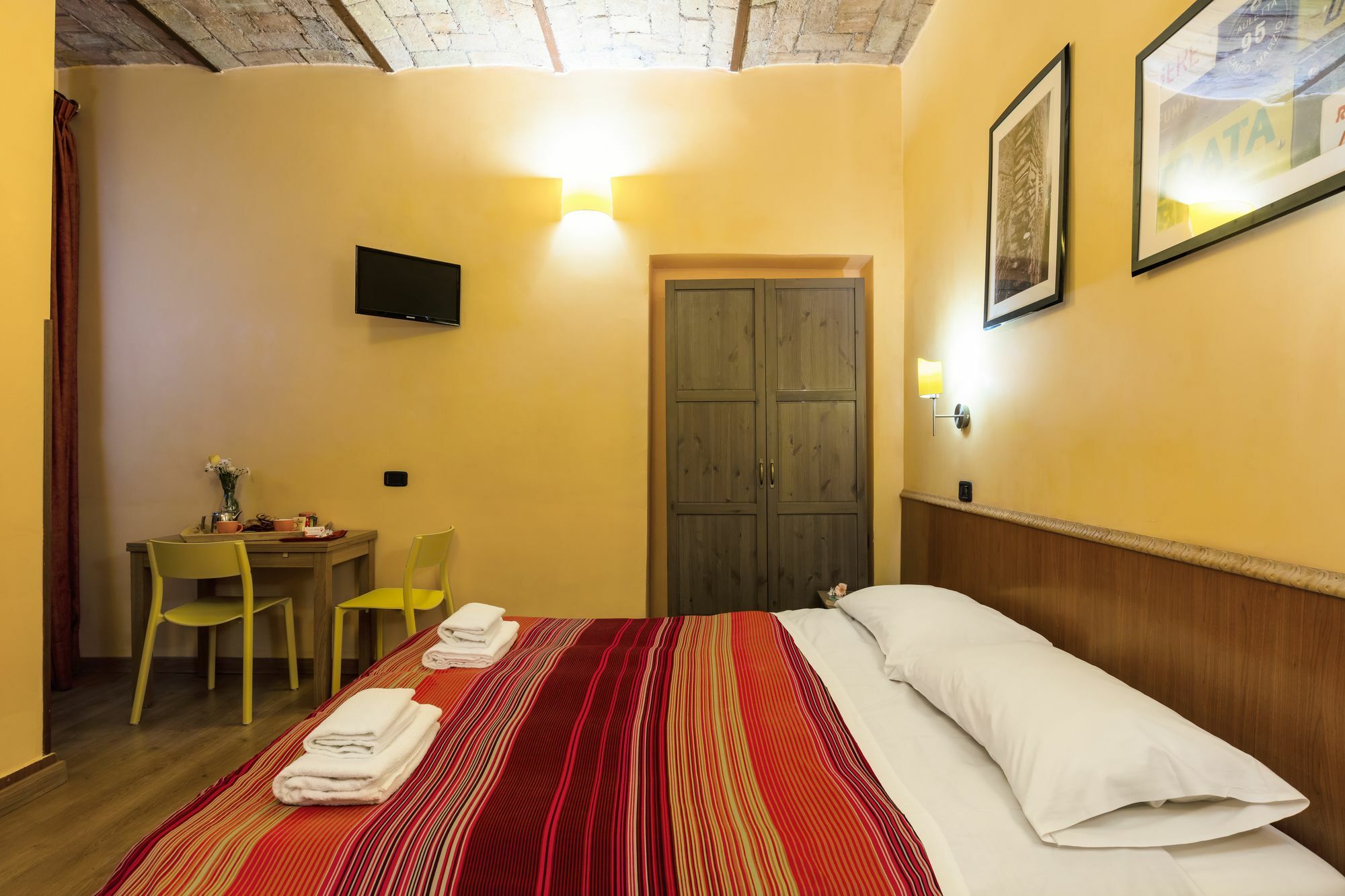 Domus Avi - Gjestgiverier Roma