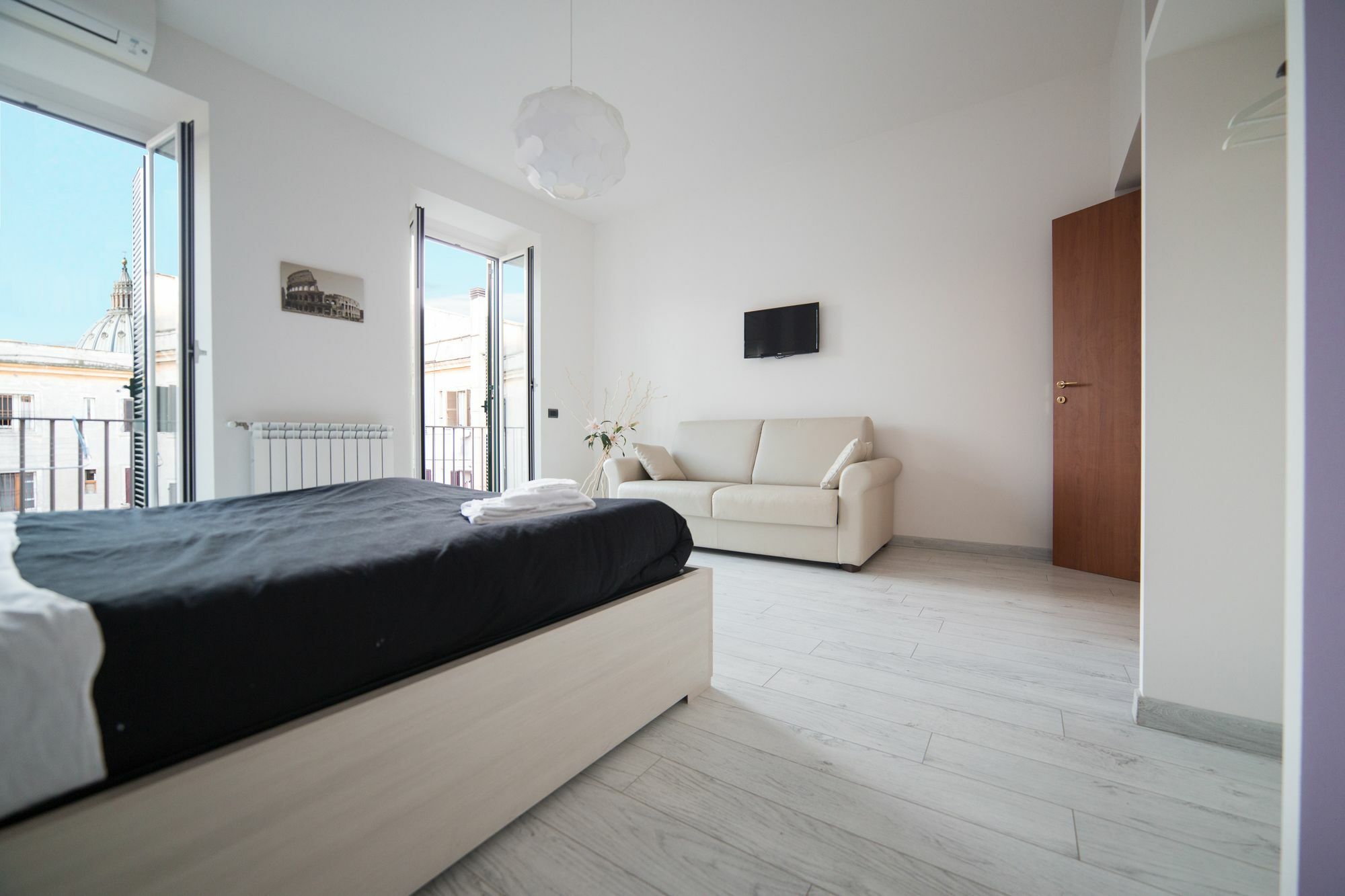 Apartment In Front Of St Peter'S Square And Vatican Museums - Mypad In Rome Apartment *