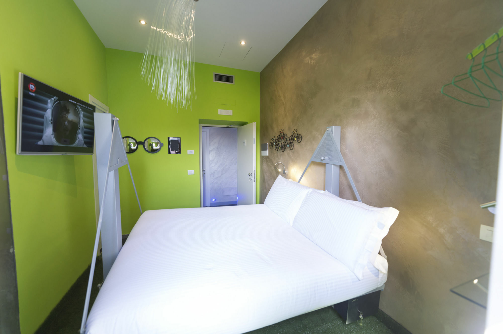 Irooms Station Guest house 4*