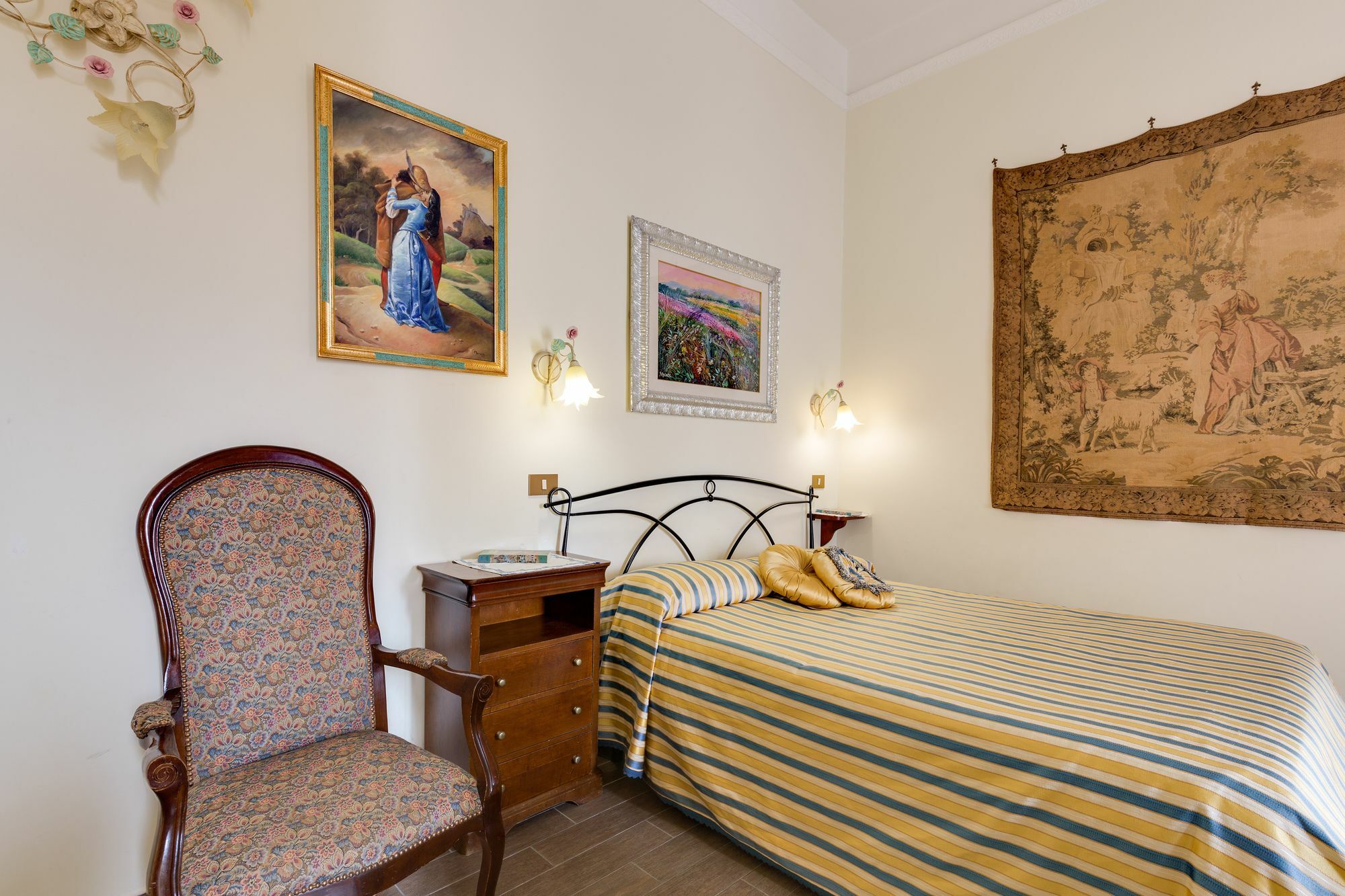 Dimora Luminosa Apartment *