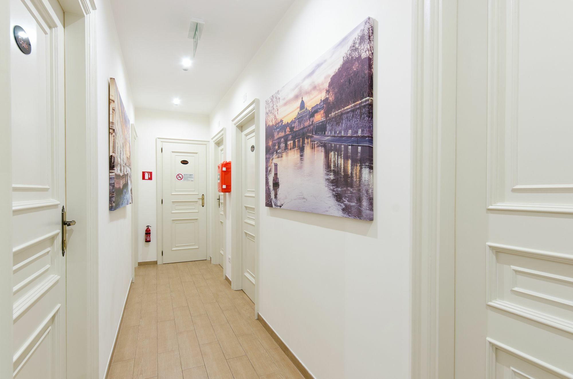 Gemme Di Gjestgiverier Roma