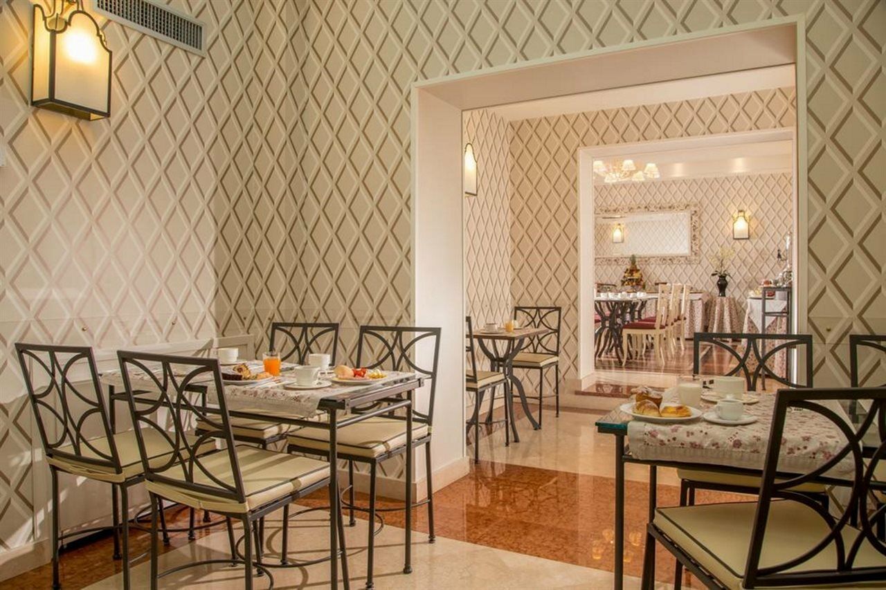 Hotell Glori 4*