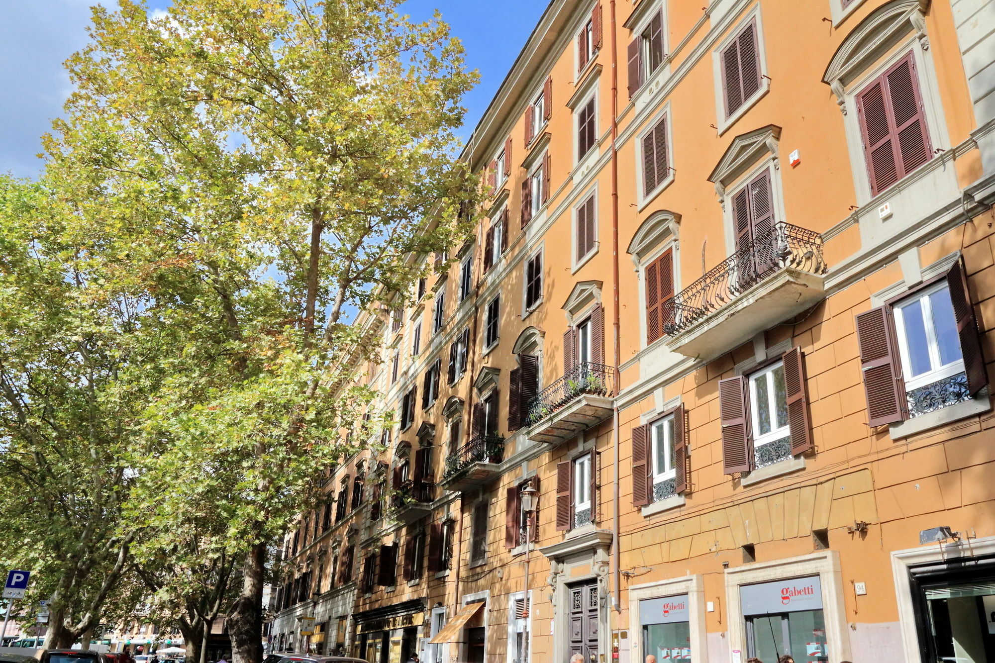 The * Roma
