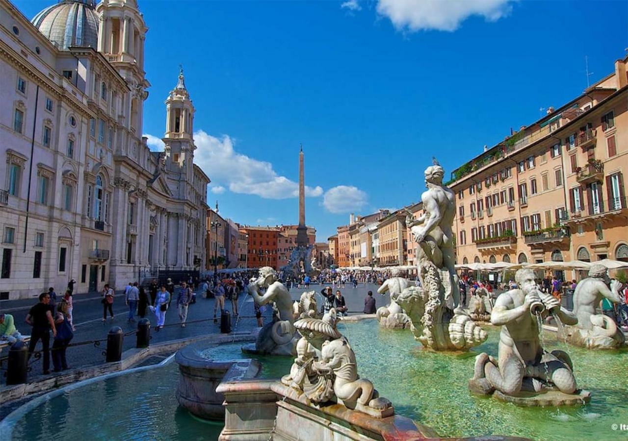 Navona Square Love * Rome