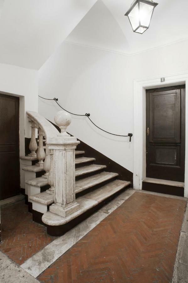 Santa Cecilia In Via Del Corso Roma