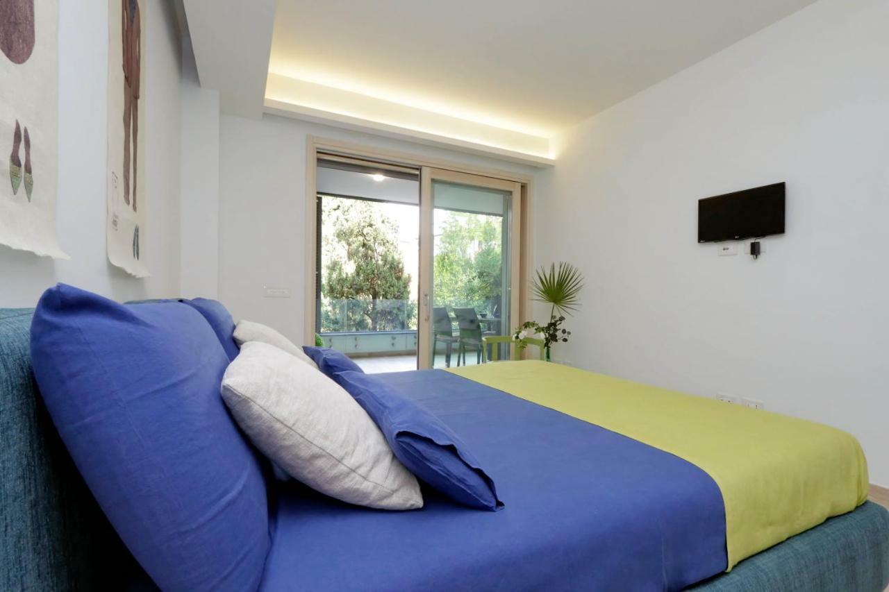Green Terraced Apartment. 3 Stops From Colosseum Apartamento