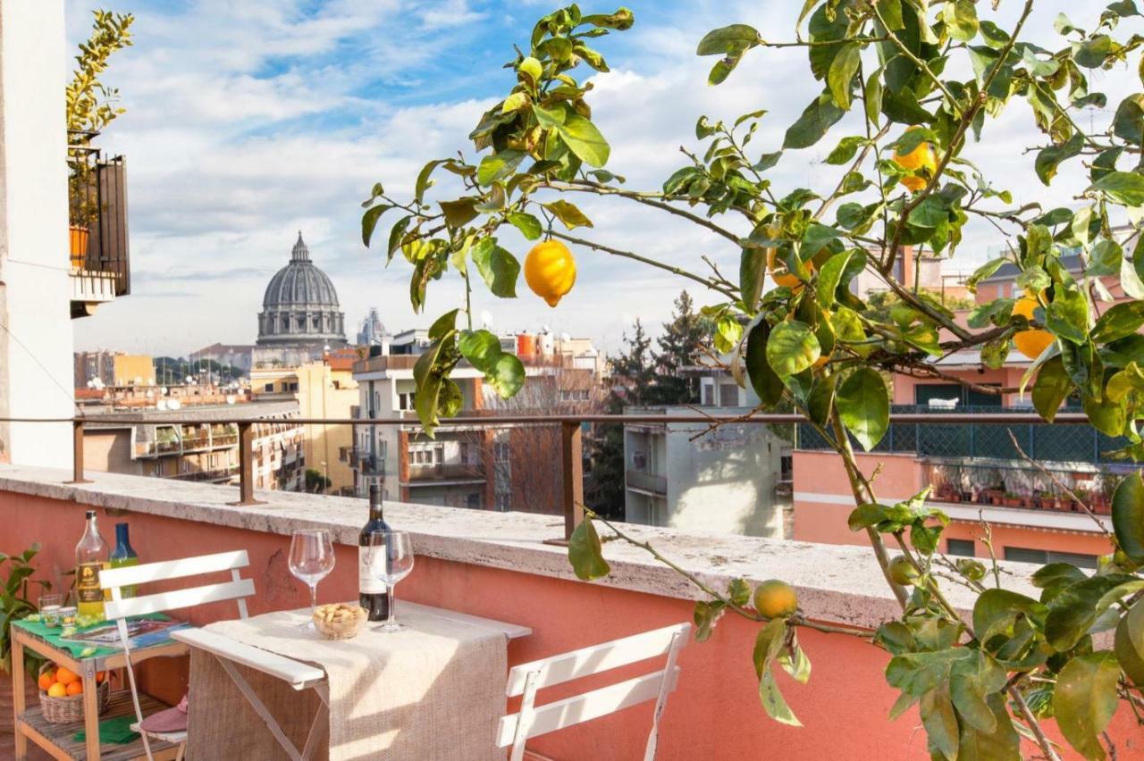 Postcard From St Peter's Dome Appartamento Roma