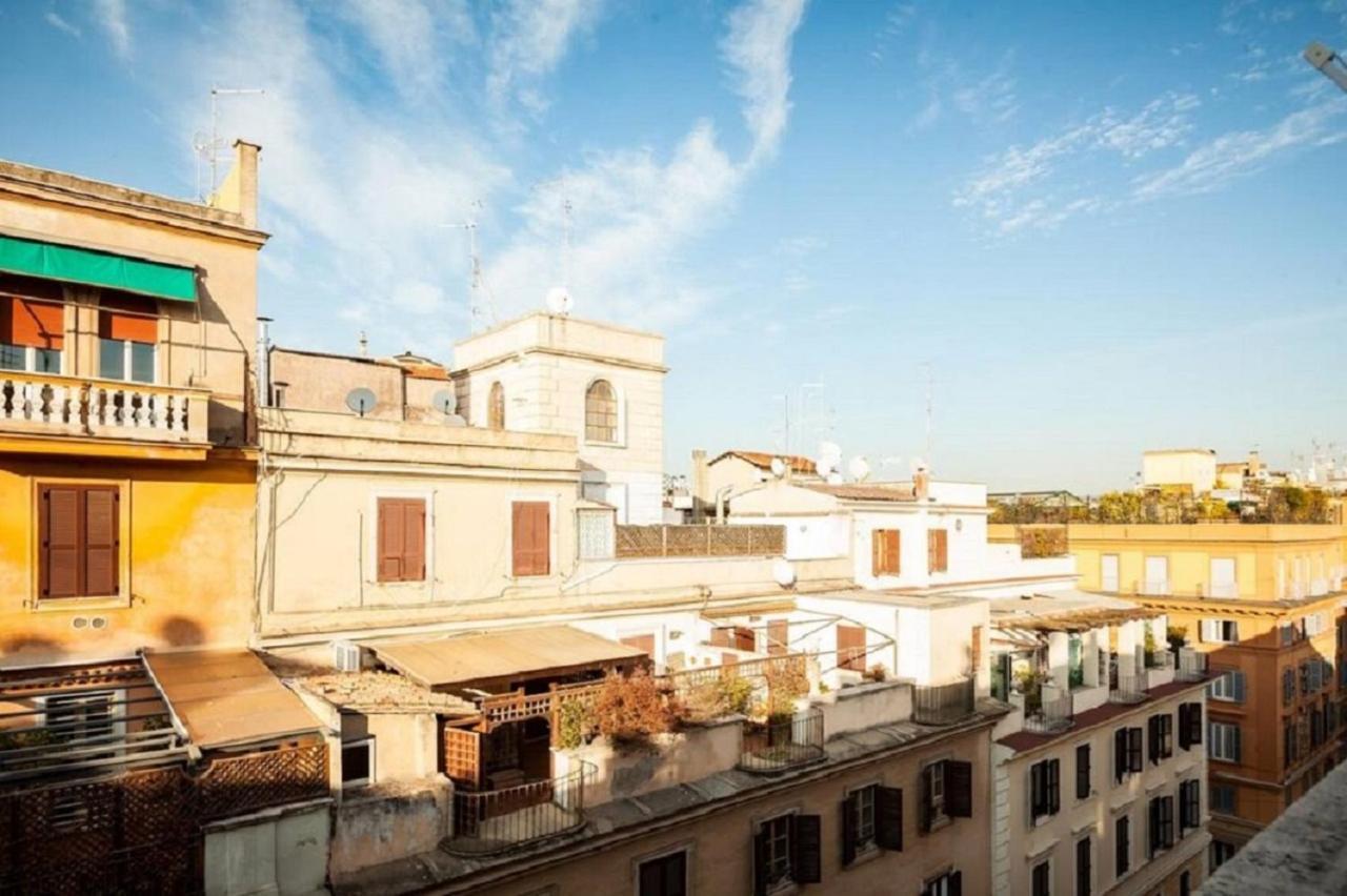 With Terrace Autonomous Roma
