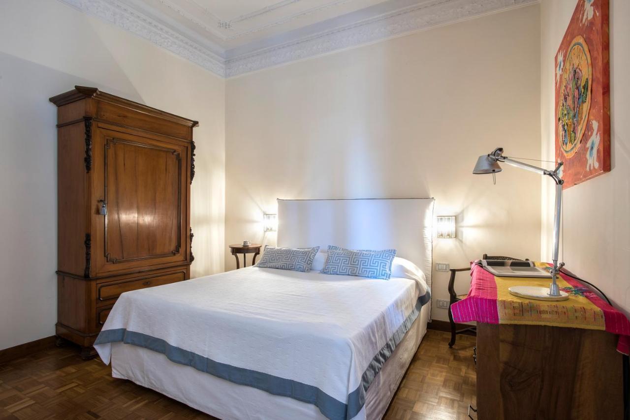 Flat Two * Roma