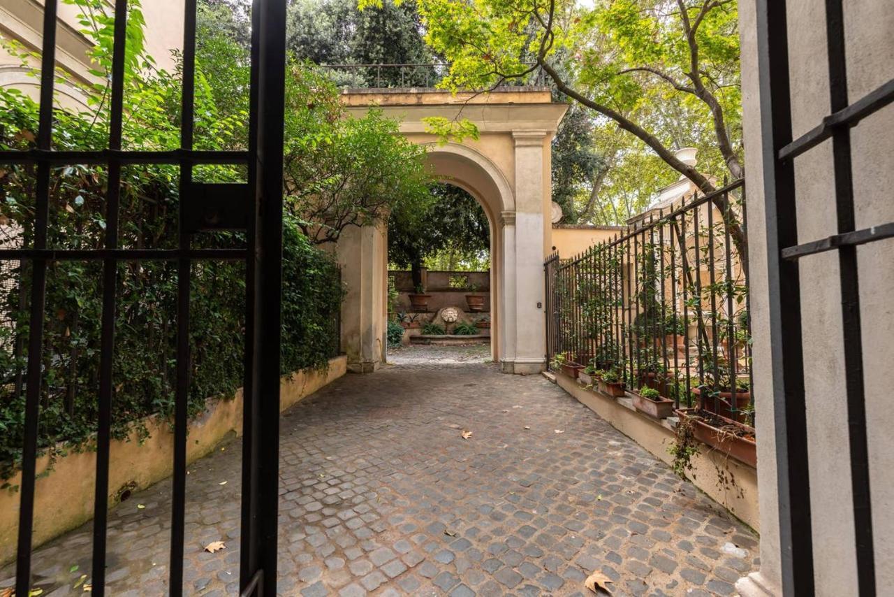 Apartment Palazzo Pamphili Lecca Di Guevara Rome