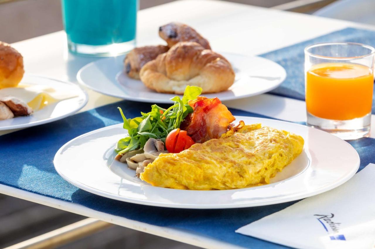 Hotel Radisson Blu Es. Hotel, 5*