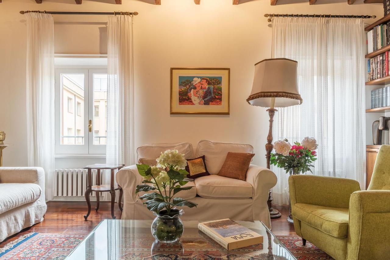 Quiet And Classic On Two Floors, By Trevi Fountain - Fromhometorome Roma