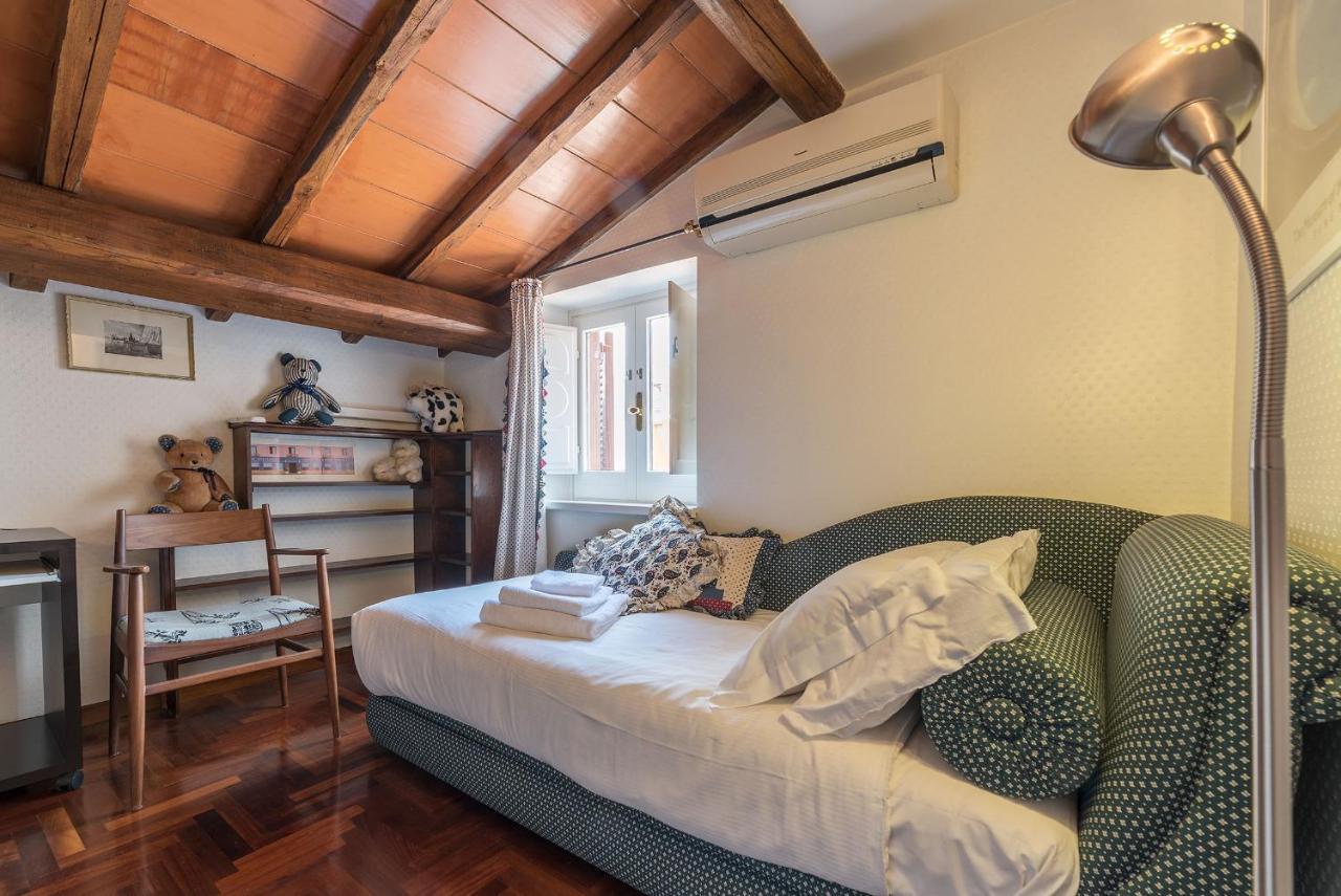 Quiet And Classic On Two Floors, By Trevi Fountain - Fromhometorome *