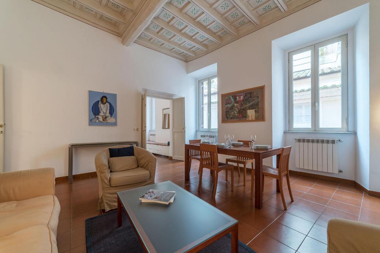 Apartamento History And Modernity Meet By Fromhometorome Roma